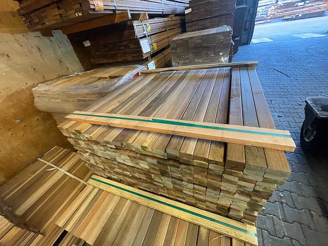 Ipé country grade latten geschaafd 950x45x21mm (293x) - afbeelding 1 van  3