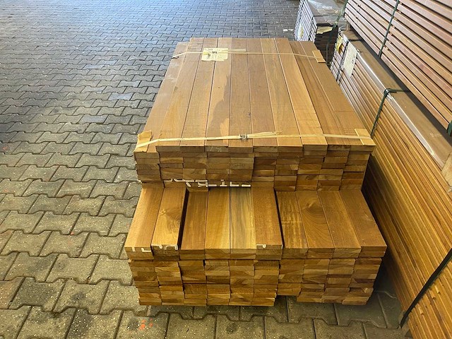 Ipé country grade planken geschaafd 1000-1550x90x27mm (207x) - afbeelding 1 van  3