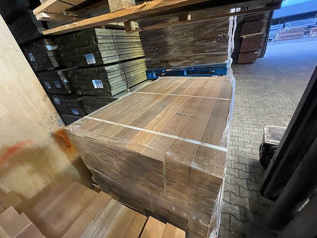 Ipé country grade planken geschaafd 1250x90x27mm (216x) - afbeelding 1 van  3