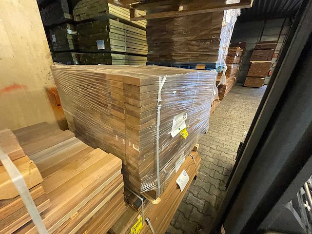 Ipé country grade planken geschaafd 1250x90x27mm (216x) - afbeelding 2 van  3