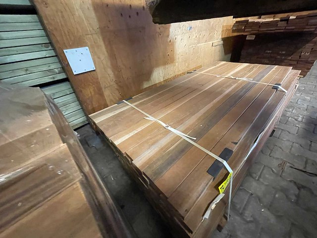 Ipé country grade planken geschaafd 1850-2450x70x27mm (168x) - afbeelding 1 van  3