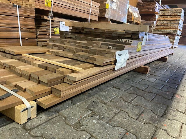 Ipé country grade planken geschaafd 1850-4900x70x21mm (185x) - afbeelding 1 van  3