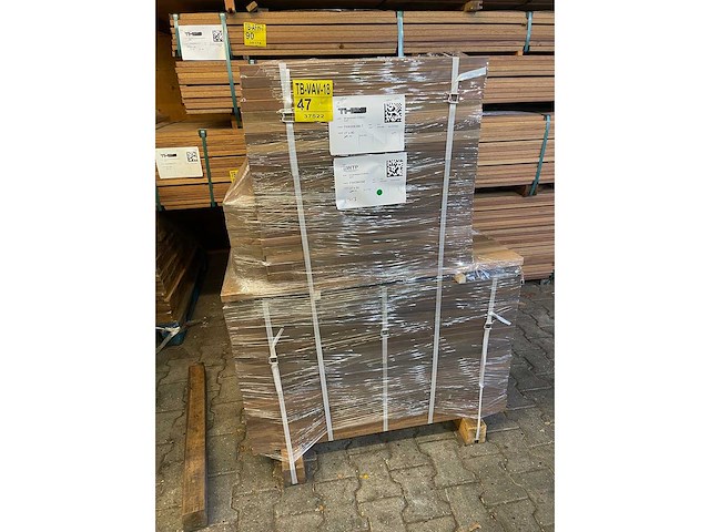 Ipé country grade planken geschaafd 650-950x90x27mm (432x) - afbeelding 2 van  3