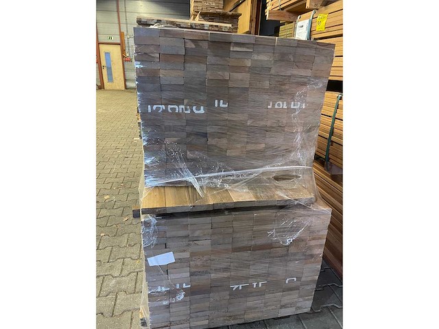 Ipé country grade planken geschaafd 650-950x90x27mm (432x) - afbeelding 3 van  3