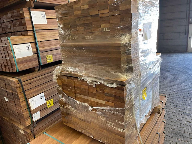 Ipé country grade planken geschaafd 650-950x90x27mm (432x) - afbeelding 3 van  3
