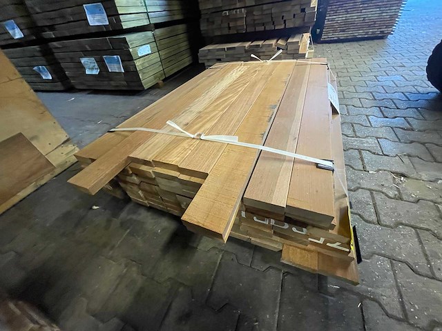 Ipé country grade planken geschaafd 950-1250x90x27mm (76x) - afbeelding 1 van  3