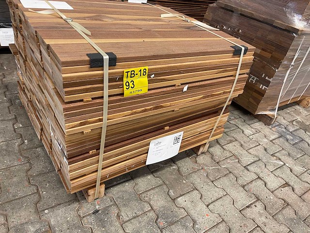 Ipé country grade planken geschaafd 950x120x21mm (182x) - afbeelding 2 van  3
