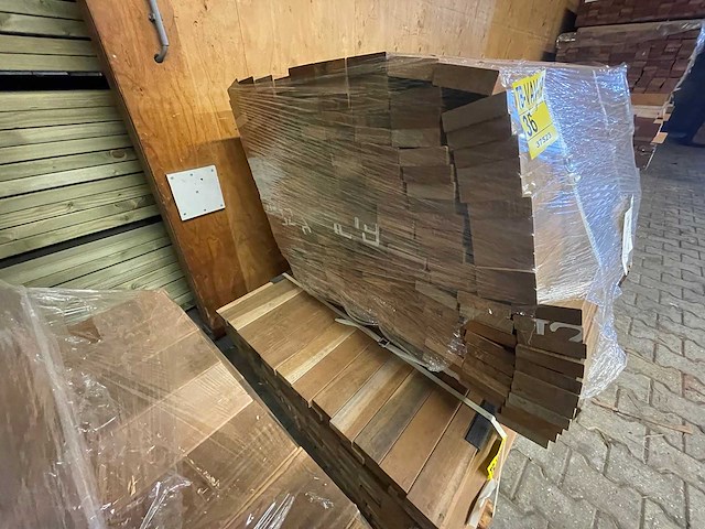 Ipé country grade planken geschaafd 950x90x27mm (207x) - afbeelding 3 van  3