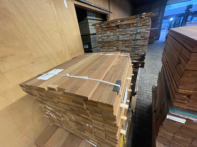 Ipé country grade planken geschaafd 950x90x27mm (207x) - afbeelding 1 van  3