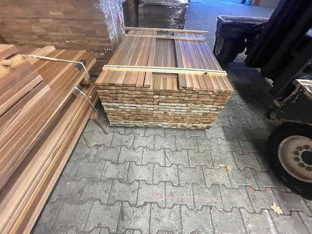Ipé latten geschaafd 1250x45x21mm (331x) - afbeelding 1 van  3