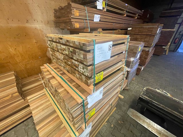Ipé latten geschaafd 650x45x21mm (289x) - afbeelding 2 van  3