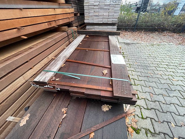 Ipé planken fijnbezaagd 1850x130x27mm (16x) - afbeelding 1 van  3