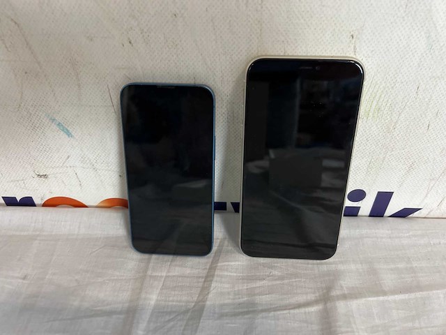 Iphone 11 wit | iphone 13 mini blauw - afbeelding 2 van  2
