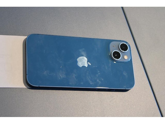 Iphone 13 blue model a2633, 128 gb. bouwjaar 06-2024. enkele gebruiksporen. - afbeelding 2 van  2