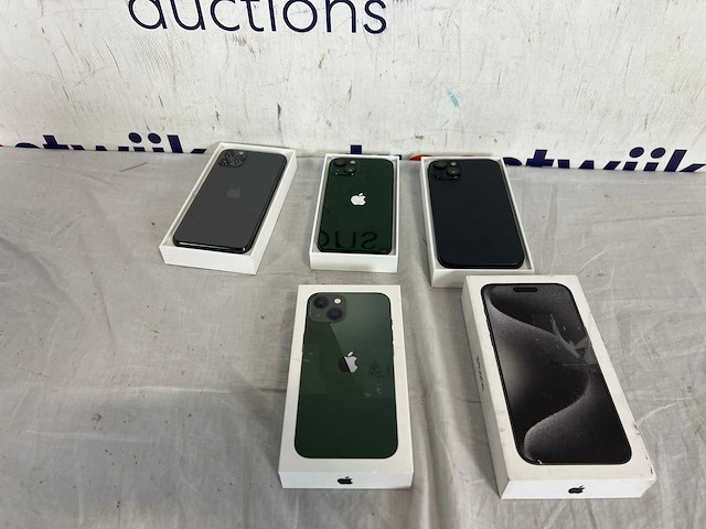 Iphone 13 groen| iphone 11 pro max| iphone 15 zwart - afbeelding 1 van  2