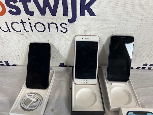 Iphone 13 zwart| iphone 7 plus| iphone 12 blauw - afbeelding 2 van  2