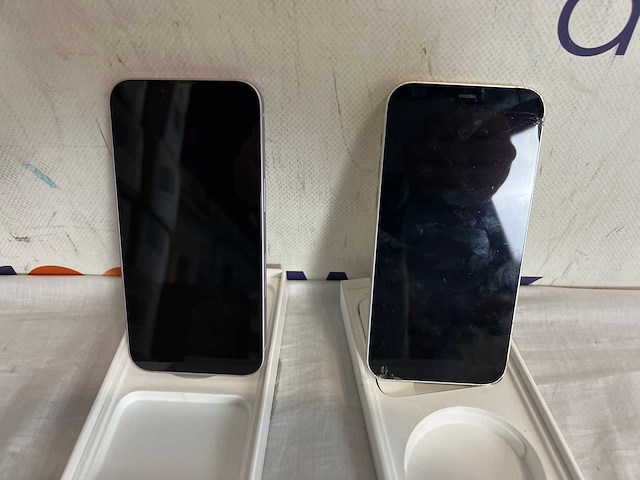 Iphone 14 paars | iphone 12 wit - afbeelding 2 van  2