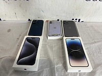 Iphone 14 pro max (2x) | iphone 11 roze - afbeelding 1 van  2