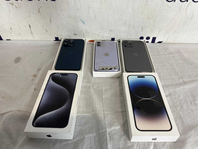 Iphone 14 pro max (2x) | iphone 11 roze - afbeelding 1 van  2