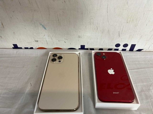 Iphone 14 pro max gold | iphone 13 rood - afbeelding 2 van  2