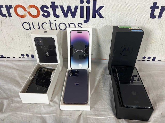 Iphone 14 pro max | motorola raze 40 ultra | iphone 9 - afbeelding 1 van  2