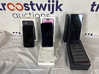 Iphone 14 pro max | motorola raze 40 ultra | iphone 9 - afbeelding 2 van  2