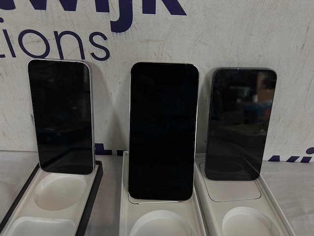 Iphone 15 pro max| iphone 14 roze| iphone 13 zwart - afbeelding 2 van  2