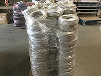 Ips - pallet met flexibele elektriciteits slangen - afbeelding 2 van  6
