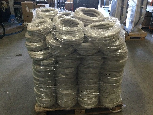 Ips - pallet vol met flexibele elektrabuis. doorsnee 25 mm. - afbeelding 1 van  4