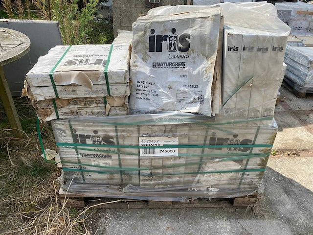 Iris - antraciet - 45x45 cm - 40m2 - wandtegel - afbeelding 5 van  6