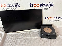 Irobot braava jet m6 + samsung m8 ls32bm801uu - 4k smart monitor - afbeelding 1 van  1