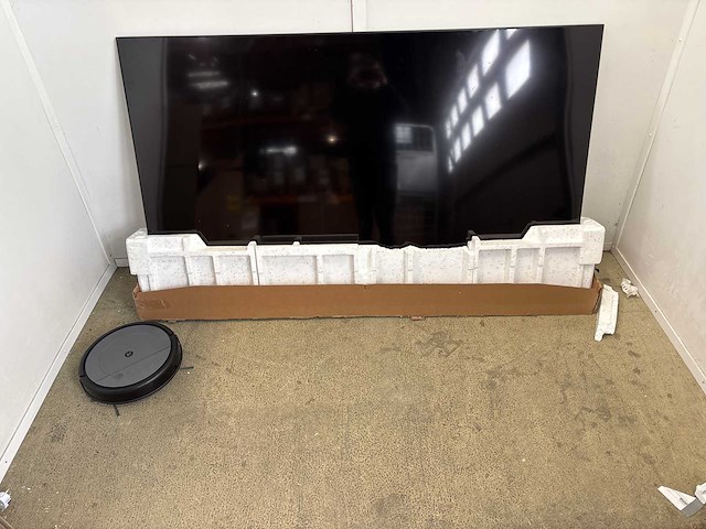 Irobot roomba combo r1138 – robotstofzuiger & dweilrobot wifi | samsung qe75q64dau – qled 4k smart tv 75 inch - afbeelding 1 van  4