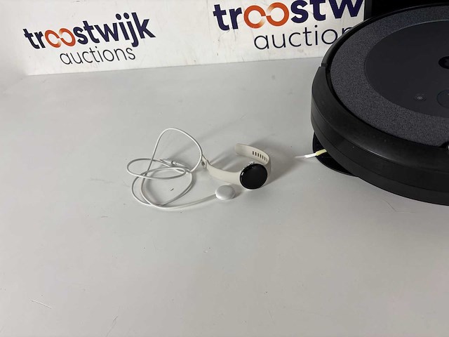 Irobot roomba i4 robotstofzuiger | google pixel watch 2 smartwatch | jbl koptelefoon - afbeelding 3 van  3