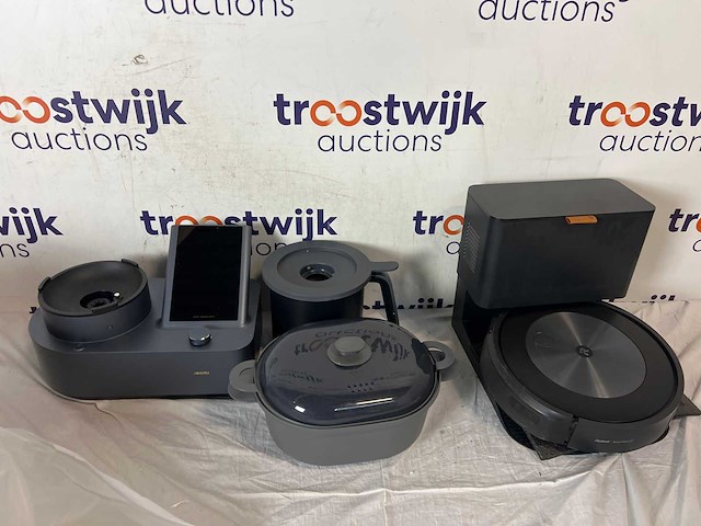 Irobot® roomba® j7+ - robotstofzuiger + xiaomi mcc01m 1700 w 2,2 l zwart - afbeelding 1 van  1