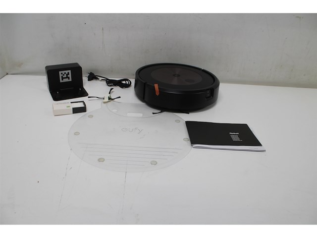 Irobot roomba j7 (j7156) robotstofzuiger herkent en vermijdt objecten zoals oplaadkabels en sokken - afbeelding 5 van  6