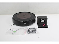 Irobot roomba j7156 robotstofzuiger herkent en vermijdt objecten zoals oplaadkabels en sokken - afbeelding 5 van  6