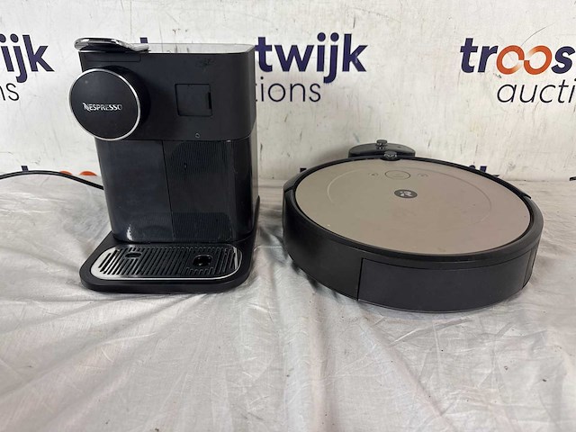 Irobot roomba – robotstofzuiger | de’longhi nespresso gran lattissima en650.b – capsule koffiemachine - afbeelding 1 van  1