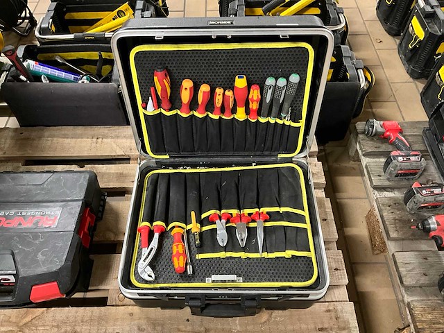 Ironside gereedschapskoffer met handgereedschap - afbeelding 1 van  6