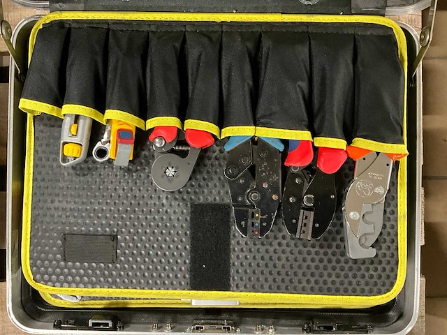 Ironside gereedschapskoffer met handgereedschap - afbeelding 3 van  6