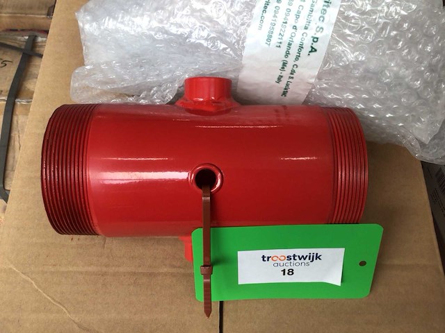 Irritec coated pipe red 3” x 3” 2 × 3/4” female thread meststofinjectie-/fertigatie-unit behuizing (48x) - afbeelding 1 van  6