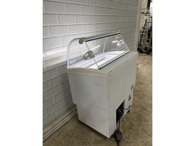 Isa - gel eco fiji - schepijs vitrine mobiel geremd ongebruikt - afbeelding 7 van  7