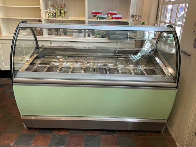 Isa gel pro millennium 0720 schepijsvitrine met koelcompressor (faillissement) - afbeelding 1 van  11