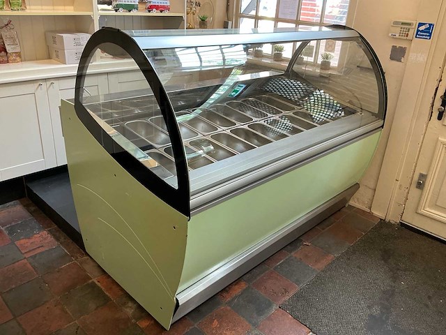 Isa gel pro millennium 0720 schepijsvitrine met koelcompressor (faillissement) - afbeelding 4 van  11