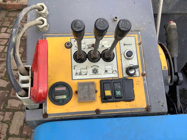 Isal pb115 straatveegmachine - afbeelding 4 van  5