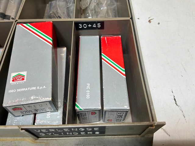 Isec diverse clindersloten met bijbehorende sleutels verlengd - afbeelding 12 van  14