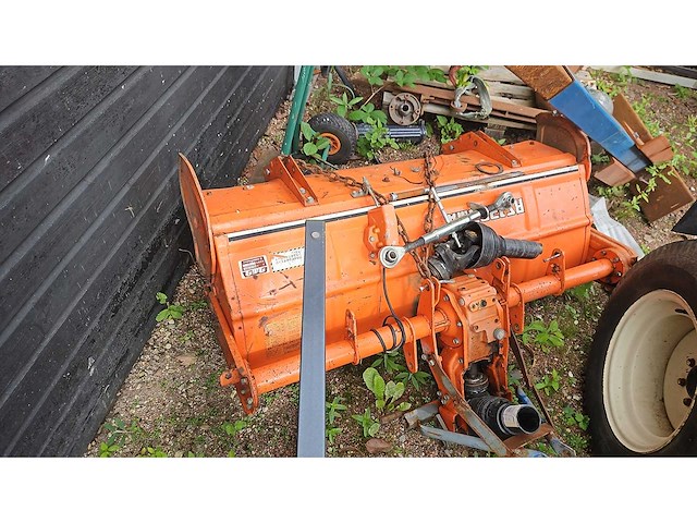 Iseki 315 minitractor met diverse aanbouwdelen en aanhanger - afbeelding 7 van  26