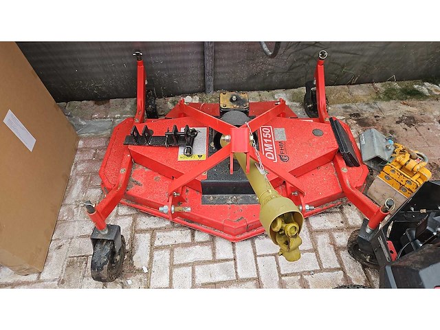 Iseki 315 minitractor met diverse aanbouwdelen en aanhanger - afbeelding 13 van  26