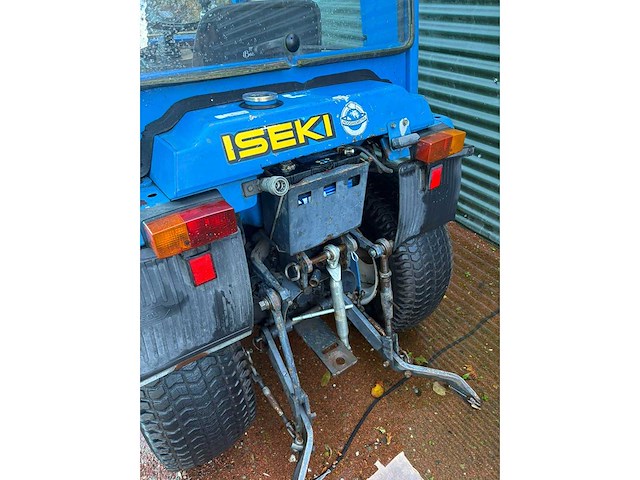 Iseki 315 minitractor met diverse aanbouwdelen en aanhanger - afbeelding 19 van  26