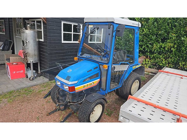 Iseki 315 minitractor met diverse aanbouwdelen en aanhanger - afbeelding 23 van  26