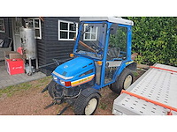 Iseki 315 minitractor met diverse aanbouwdelen en aanhanger - afbeelding 23 van  26